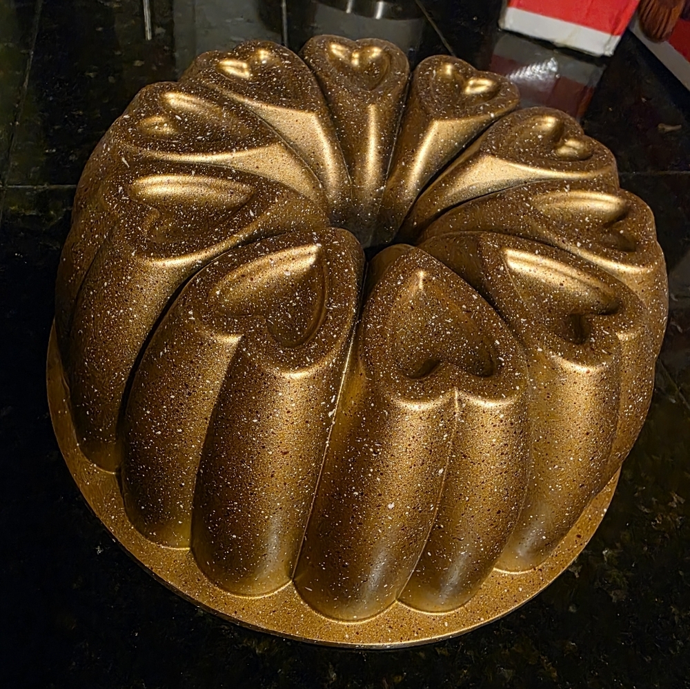 Gold Heart-Shaped Bundt Cake Pan